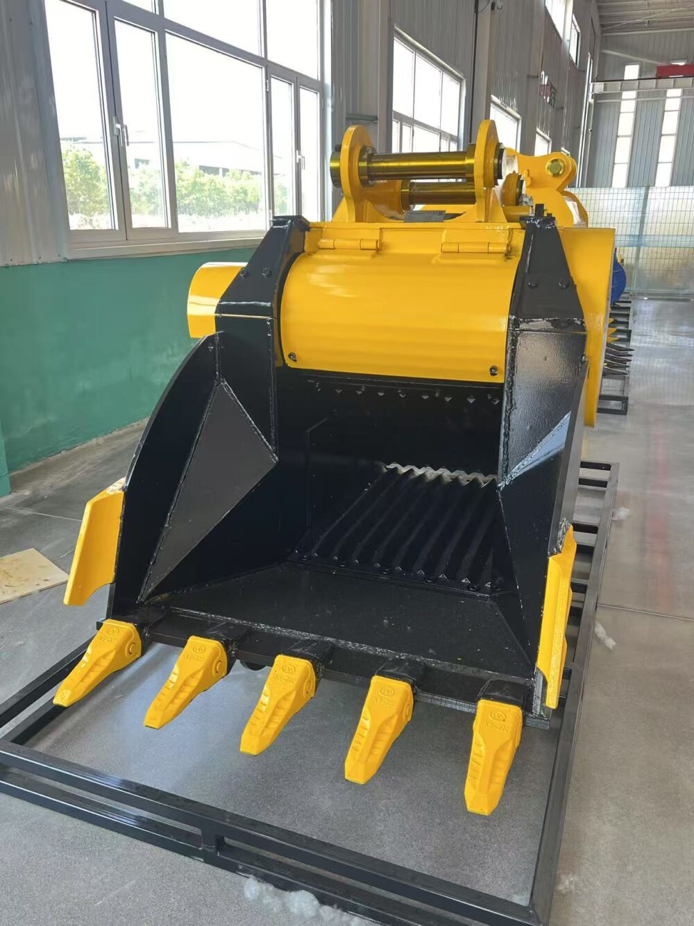 Large Excavator Attachments E-type crushing bucket