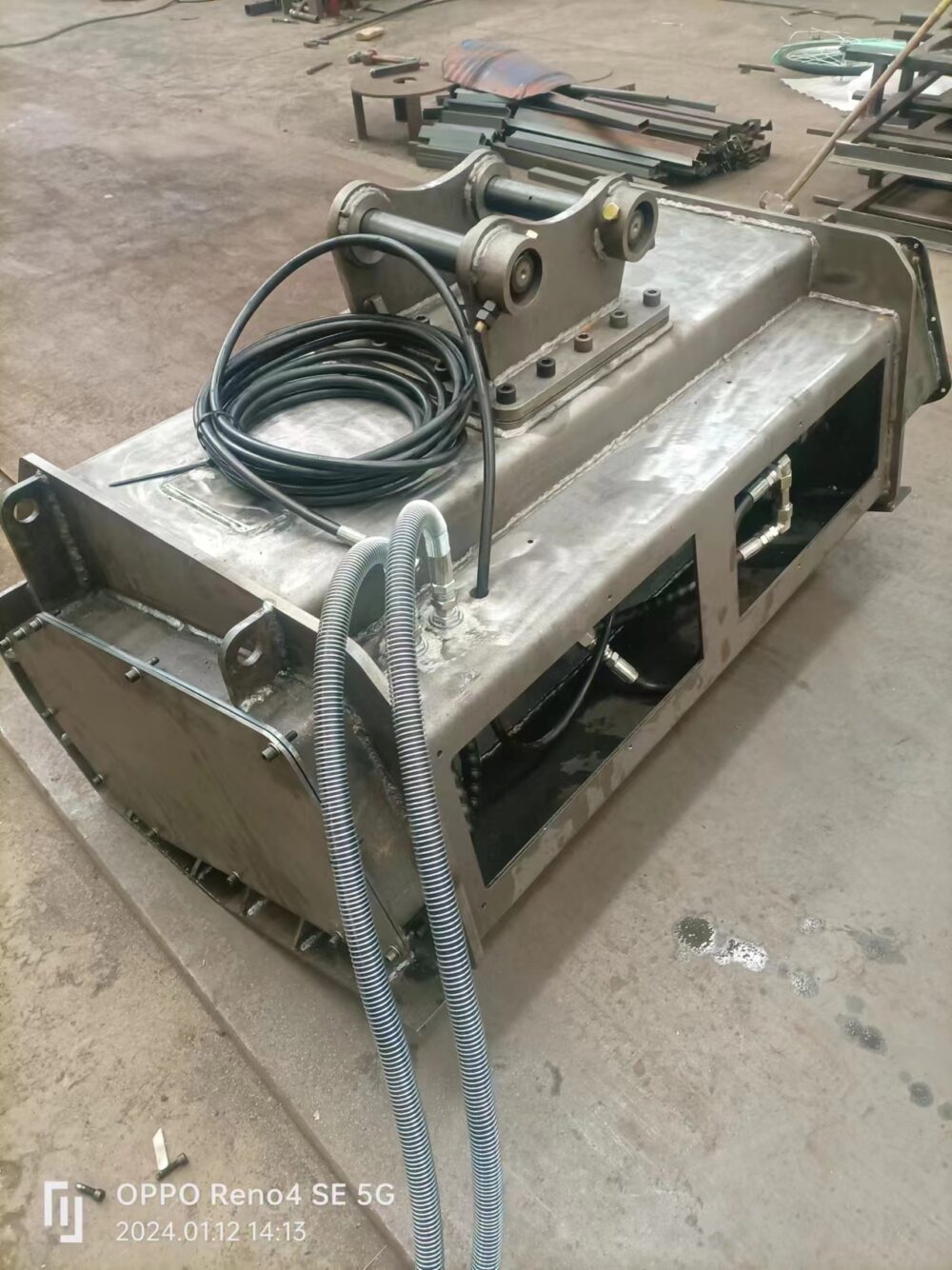 Large Excavator Attachments Pioneer wood crusher