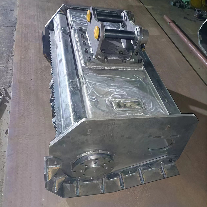 Large Excavator Attachments Pioneer wood crusher