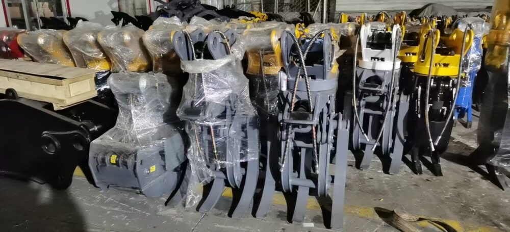 Large Excavator Attachments Rotating single cylinder wooden clamp