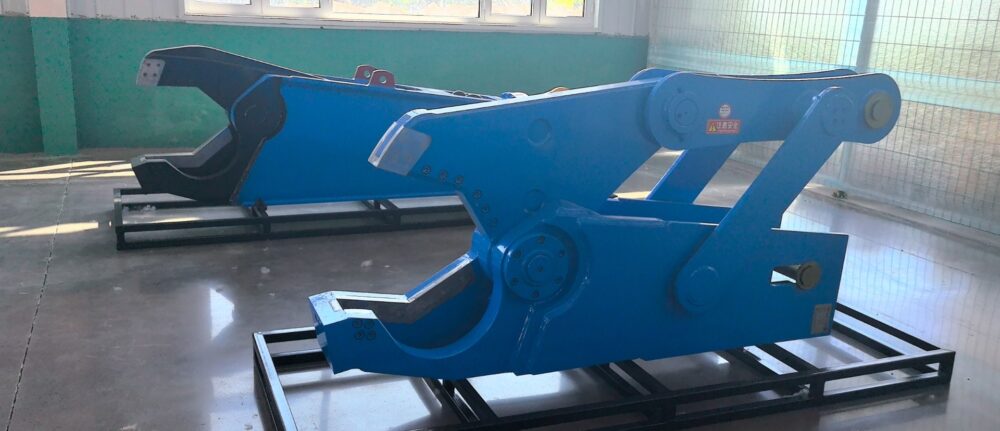 Large Excavator Attachments Mechanical cutting